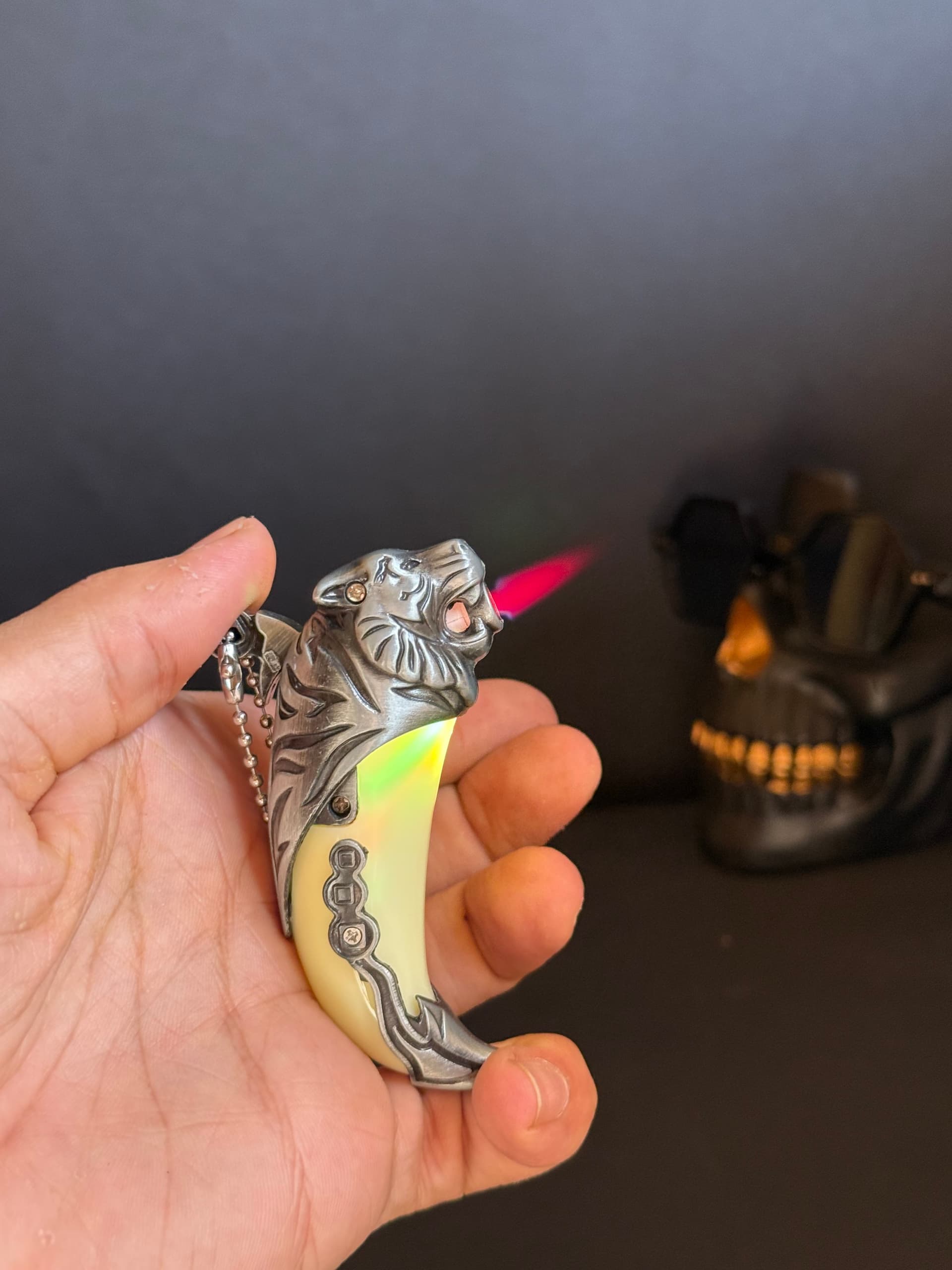 Fang Lighter